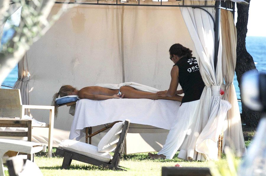Michelle-Hunziker-shows-a-boob-while-getting-her-massage-7.jpg