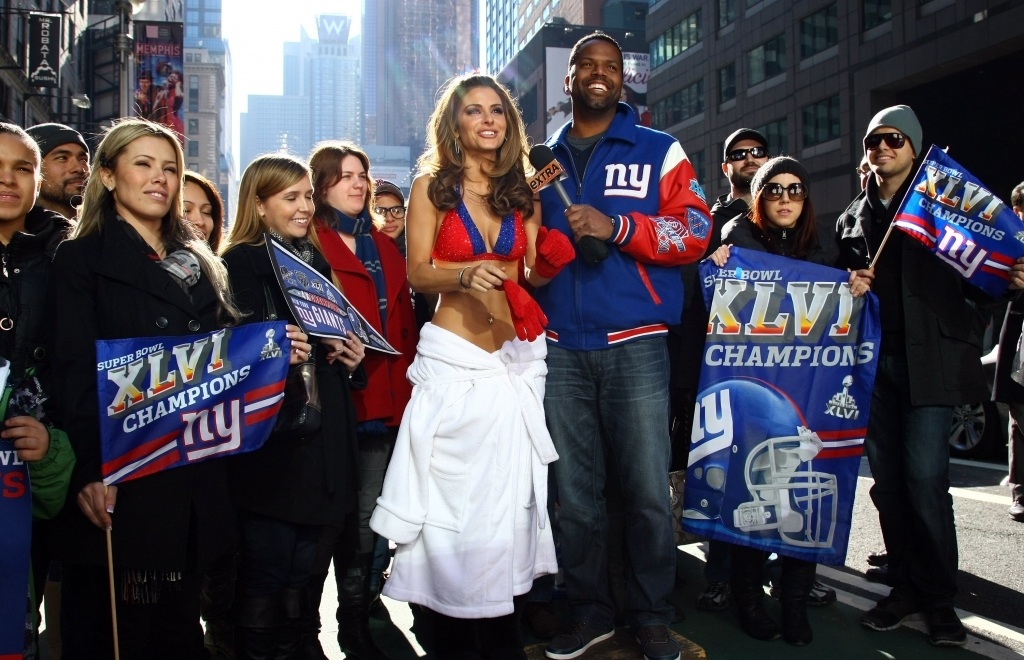 Maria-Menounos-New-York-Giants-Bikini-Times-Square-February-10.jpg